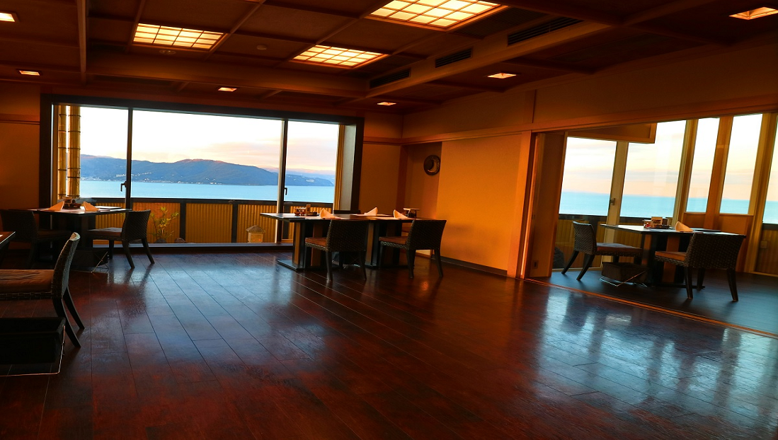 伊東の町並みや海一望のレストラン